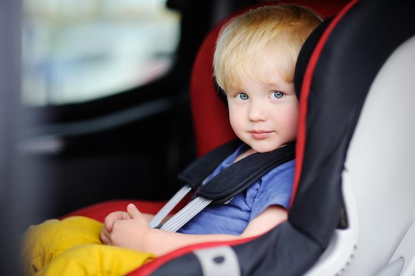 Le transport des enfants dans la voiture